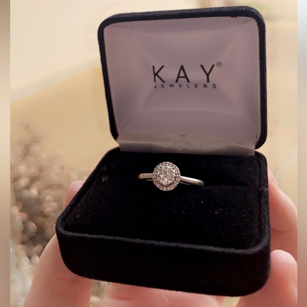Diamond ring 1/4 ct tw Round-cut 10k white gold- size 7